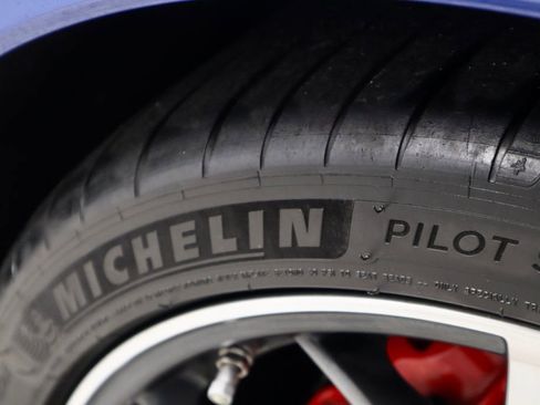 Used 2021 Chevrolet Corvette Stingray Premium Cpe w/ Z51 Performance Package image 23