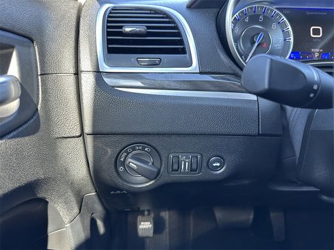 Certified 2022 Chrysler 300 Touring image 21