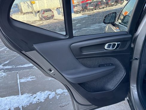 Used 2022 Volvo XC40 T5 R-Design w/ Climate Package image 31
