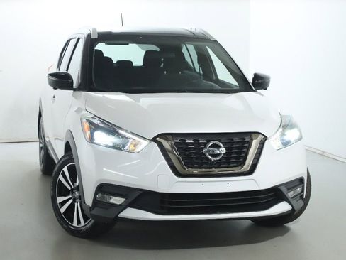 Used 2019 Nissan Kicks SR FWD image 2