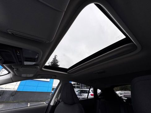 Used 2025 Subaru Crosstrek 2.0i Premium image 17