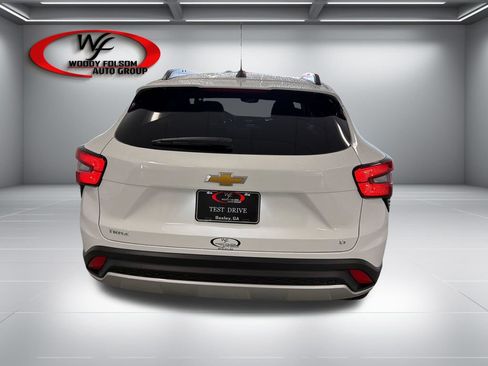 New 2026 Chevrolet Trax LT w/ LT Convenience Package FWD image 7