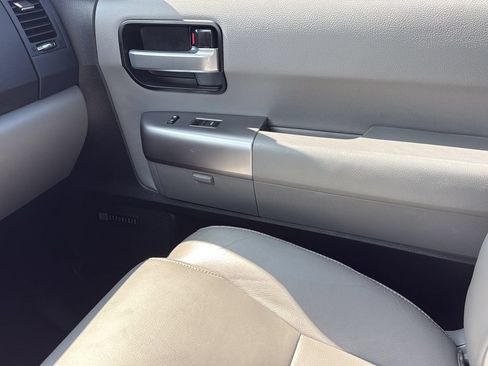 Used 2021 Toyota Sequoia Limited w/ Safety & Convenience Package AWD/4WD image 23