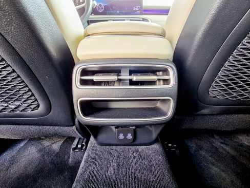 Used 2026 Genesis GV70 2.5T Select image 22