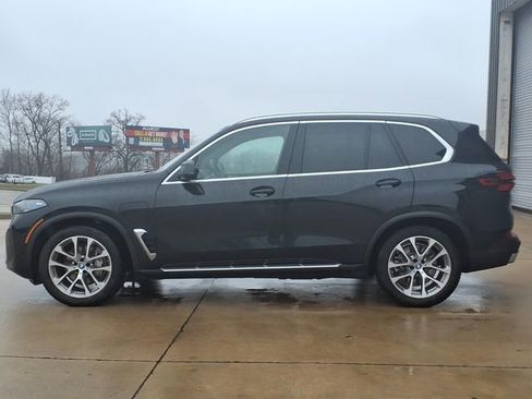 Used 2025 BMW X5 xDrive50e image 2