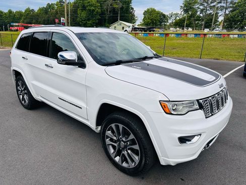 Used 2018 Jeep Grand Cherokee Overland AWD/4WD image 7