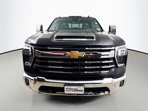 Used 2025 Chevrolet Silverado 2500 LTZ w/ LTZ Premium Package AWD/4WD image 4