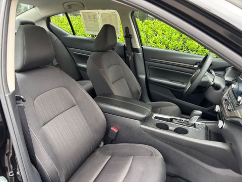 Used 2025 Nissan Altima 2.5 SV image 36