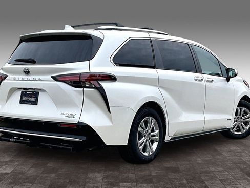 Used 2021 Toyota Sienna Platinum image 12