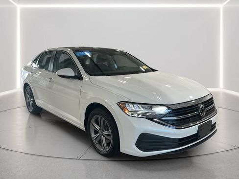 Certified 2023 Volkswagen Jetta SE w/ Panoramic Sunroof Package FWD image 8