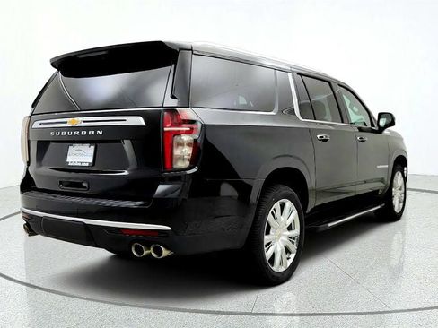 Used 2023 Chevrolet Suburban High Country w/ Advanced Technology Package AWD/4WD image 5