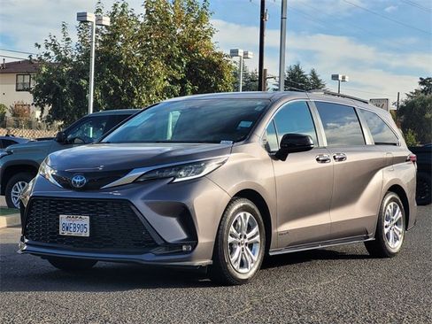 Certified 2021 Toyota Sienna XSE image 10