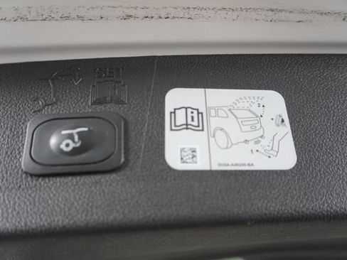 Used 2019 Ford Escape Titanium image 38