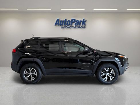Used 2018 Jeep Cherokee Trailhawk w/ Quick Order Package 27L AWD/4WD image 8