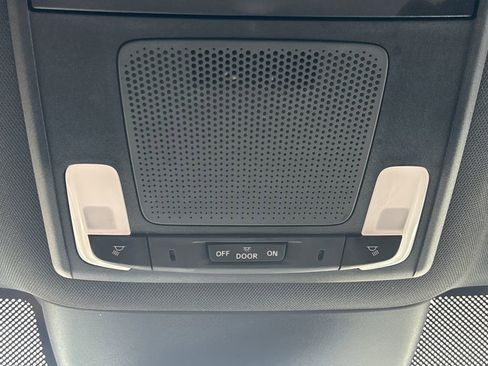 Used 2025 Honda Pilot Sport image 17