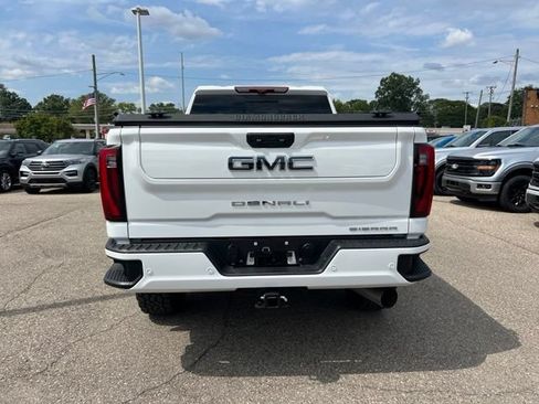 Used 2024 GMC Sierra 3500 Denali Ultimate AWD/4WD image 5