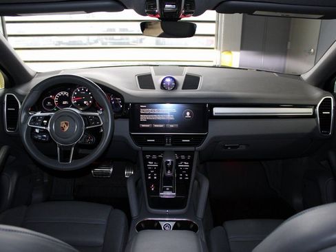 Used 2023 Porsche Cayenne S Platinum w/ Premium Package Plus image 27