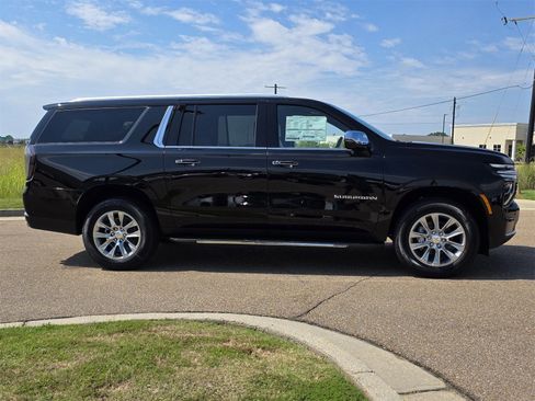 New 2025 Chevrolet Suburban Premier image 3