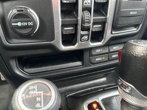 Used 2018 Jeep Wrangler Unlimited Sport S AWD/4WD image 25