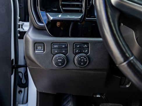 Used 2022 Chevrolet Silverado 1500 LT Trail Boss w/ LT Trail Boss Premium Package image 19