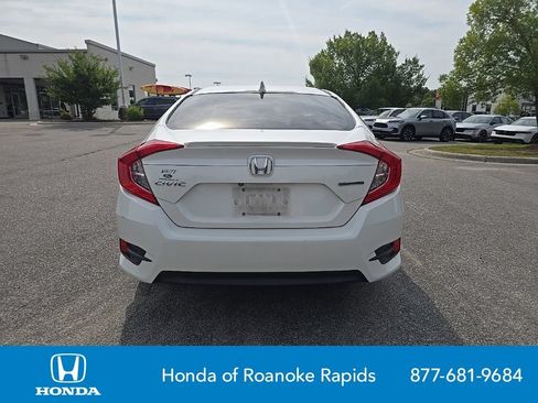 Used 2017 Honda Civic Touring image 4