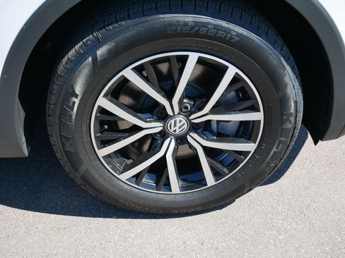 Used 2021 Volkswagen Tiguan SE w/ Panoramic Sunroof Package image 15