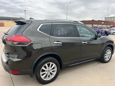 Used 2017 Nissan Rogue SV image 6