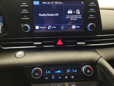 Used 2023 Hyundai Elantra SEL image 25