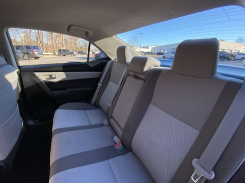 Used 2018 Toyota Corolla LE image 28