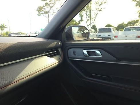 Used 2025 Ford Explorer ST-Line w/ Premium Package image 15