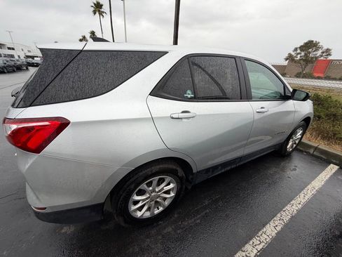 Used 2020 Chevrolet Equinox LS w/ LS Convenience Package FWD image 3