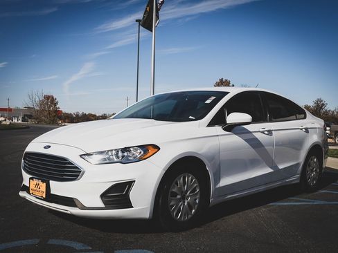 Used 2019 Ford Fusion S image 15