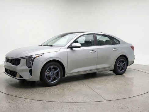Used 2025 Kia K4 LXS image 3