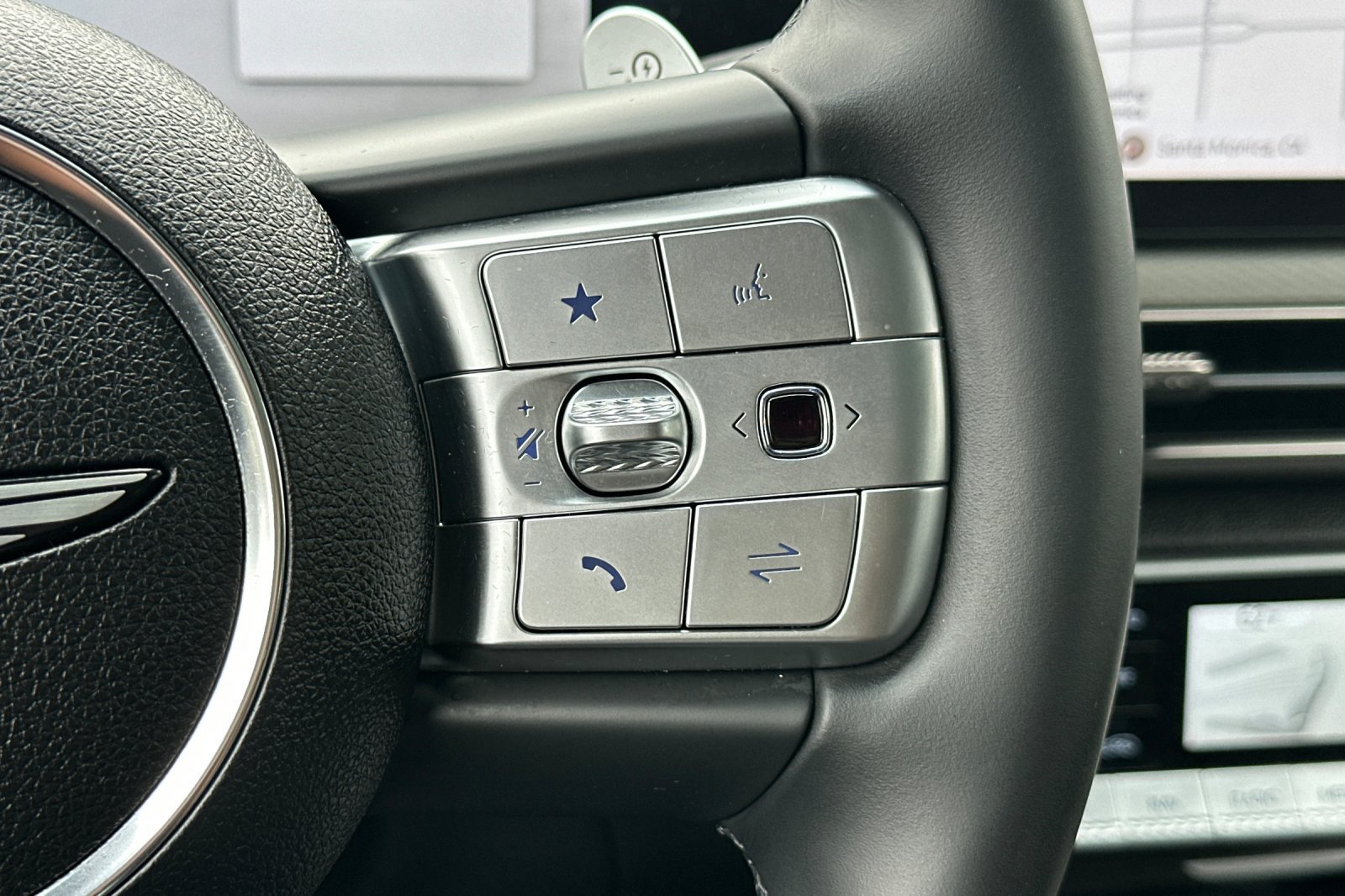 Used 2025 Genesis GV60 Advanced AWD/4WD image 30