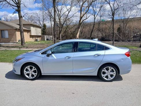 Used 2017 Chevrolet Cruze Premier image 2