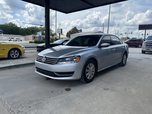 Used 2012 Volkswagen Passat 2.5 S FWD image 4