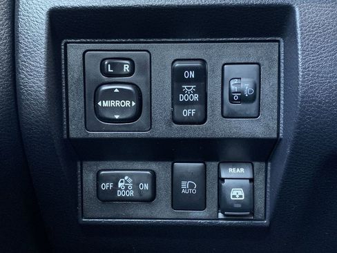 Used 2018 Toyota Tundra SR5 image 17
