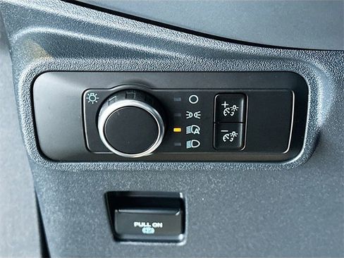 Used 2025 Ford Bronco Badlands image 9