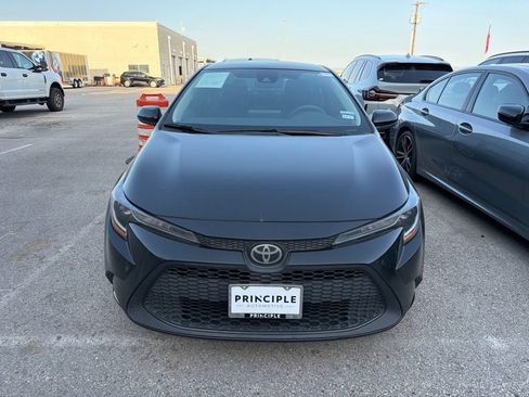 Used 2022 Toyota Corolla LE FWD image 3