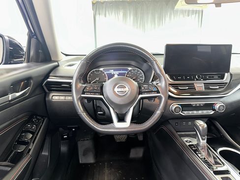 Used 2023 Nissan Altima 2.0 SR FWD image 2