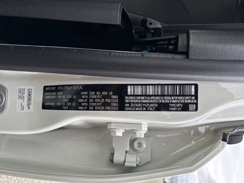 Used 2020 Jeep Renegade Trailhawk w/ Cold Weather Group image 22