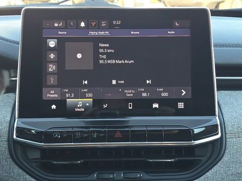 Used 2022 Jeep Compass Latitude image 30