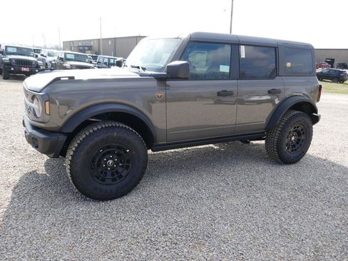 New 2026 Ford Bronco Badlands w/ Sasquatch Package AWD/4WD image 8