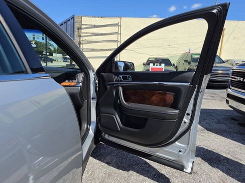 Used 2013 Lincoln MKS FWD image 26