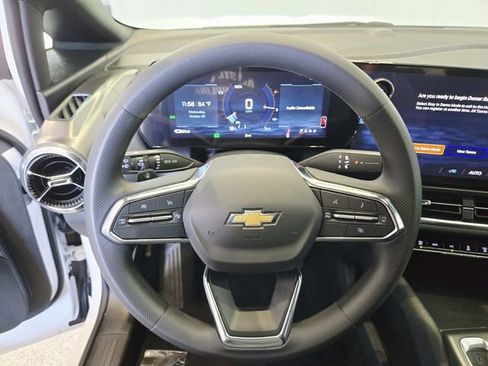 New 2026 Chevrolet Equinox EV LT image 15