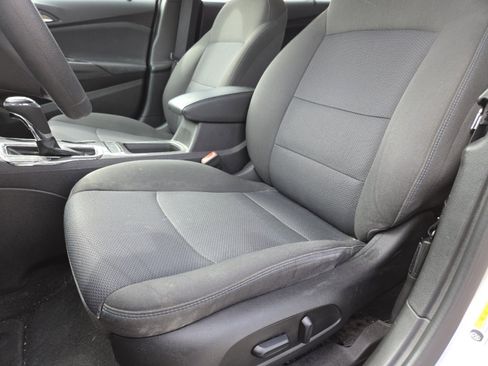 Used 2018 Chevrolet Cruze LT w/ Convenience Package FWD image 24