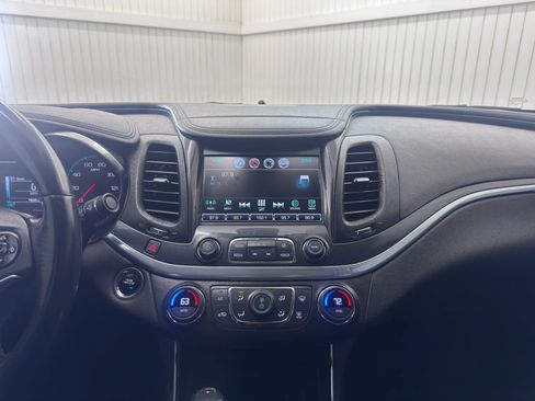Used 2019 Chevrolet Impala LT FWD image 18
