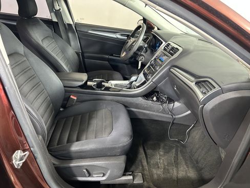 Used 2015 Ford Fusion SE FWD image 24