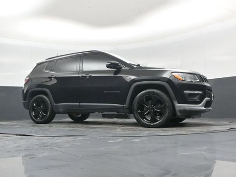 Used 2018 Jeep Compass Latitude FWD image 38