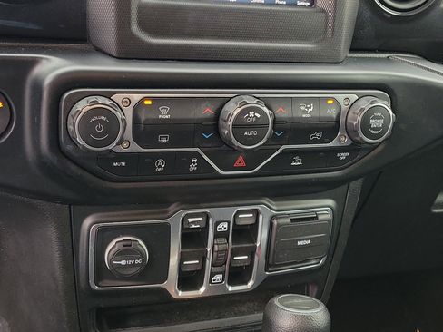 Used 2022 Jeep Gladiator Sport AWD/4WD image 27